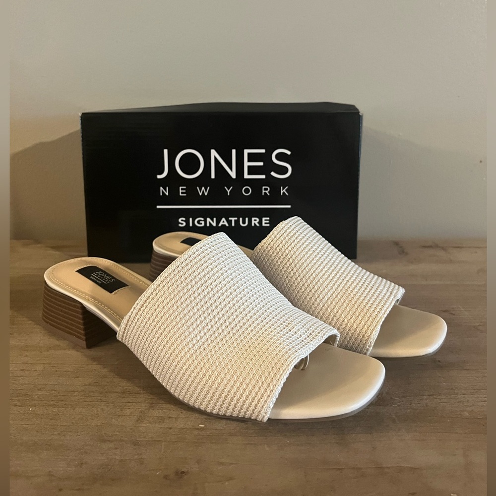 Jones New York woman’s sandals size 9.5
